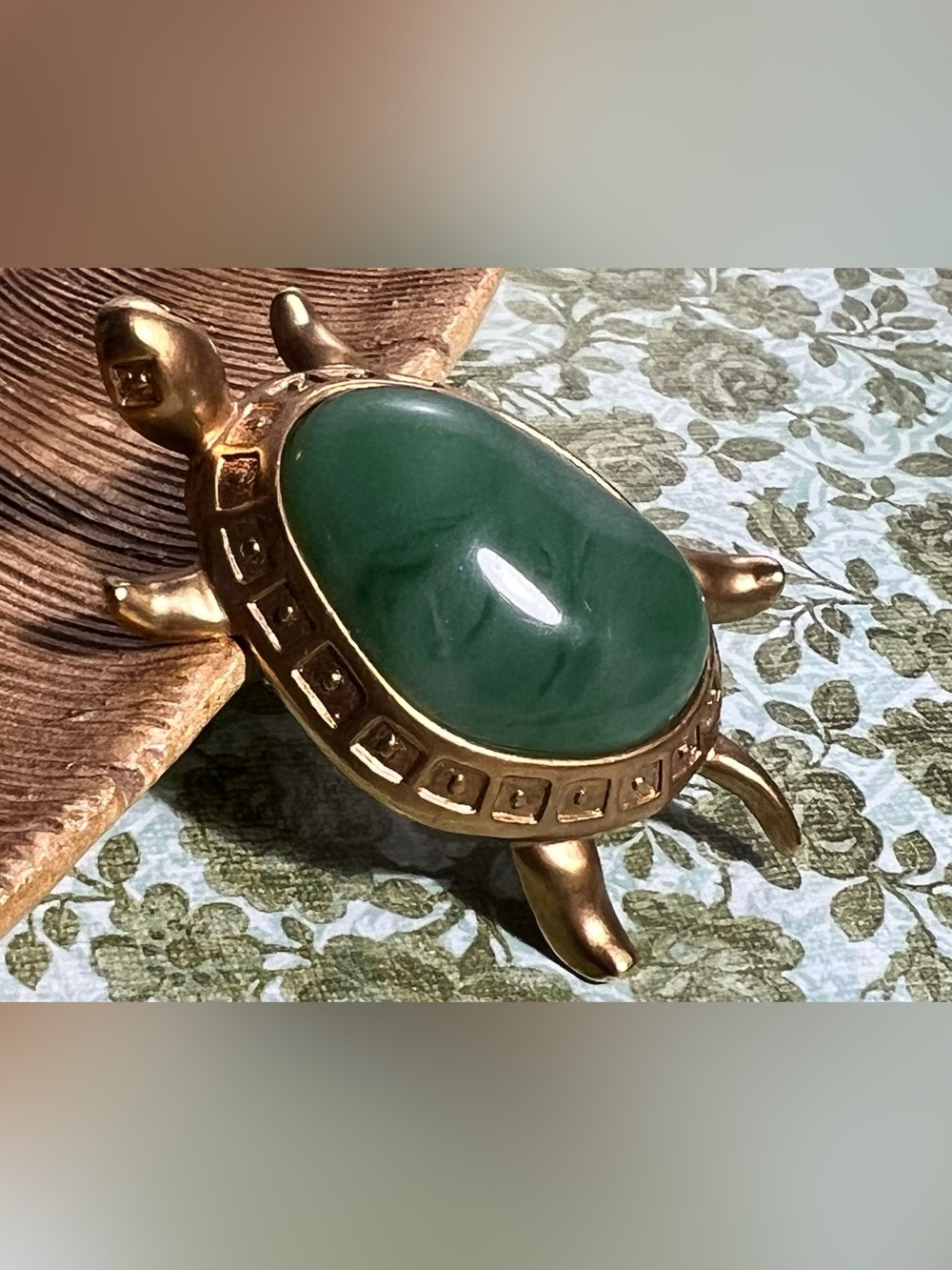 Avon Vintage Jelly Belly Style Green Lucite Cabochon Brooch Pendant w/chain